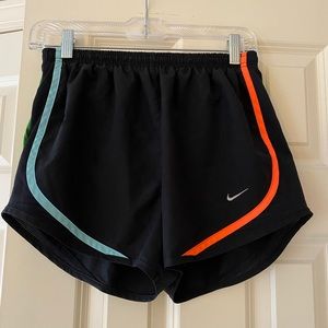 EUC NIKE SHORTS